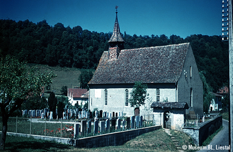 Kirche und Kirchhof Hölstein