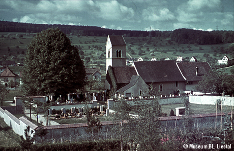 Kirche und Friedhof Lausen, 1942