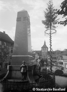 Freiheitsbaum beim Freiheitsdenkmal, 1933