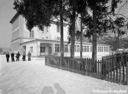 Schulhaus Obergestadeck in Liestal 1954
