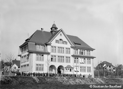 Schulhaus Kronenmatte in Binningen