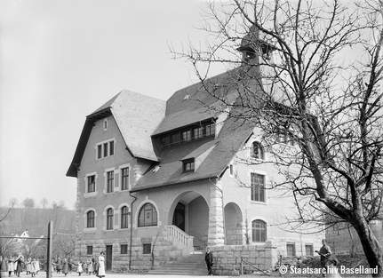 Schulhaus in Bottmingen