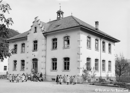 Schulhaus Hölstein